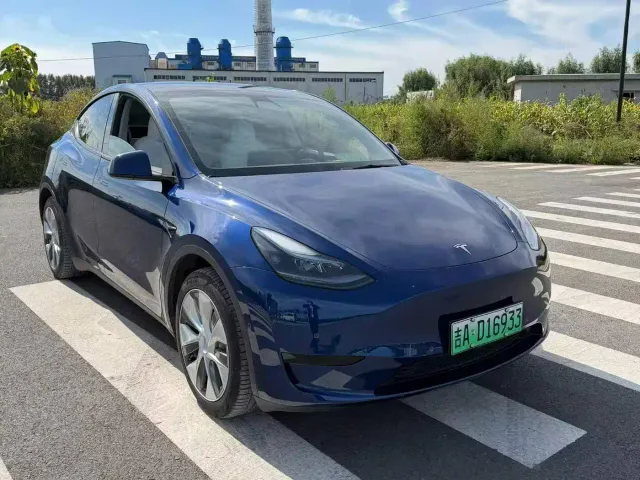 Tesla Model Y — Фото автомобиля 3
