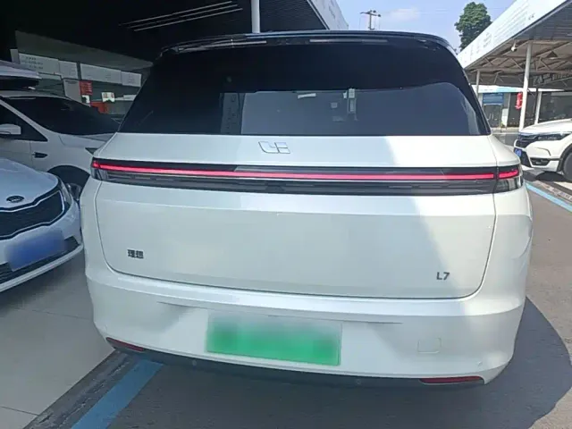 Li Auto L7 — Фото автомобиля 5