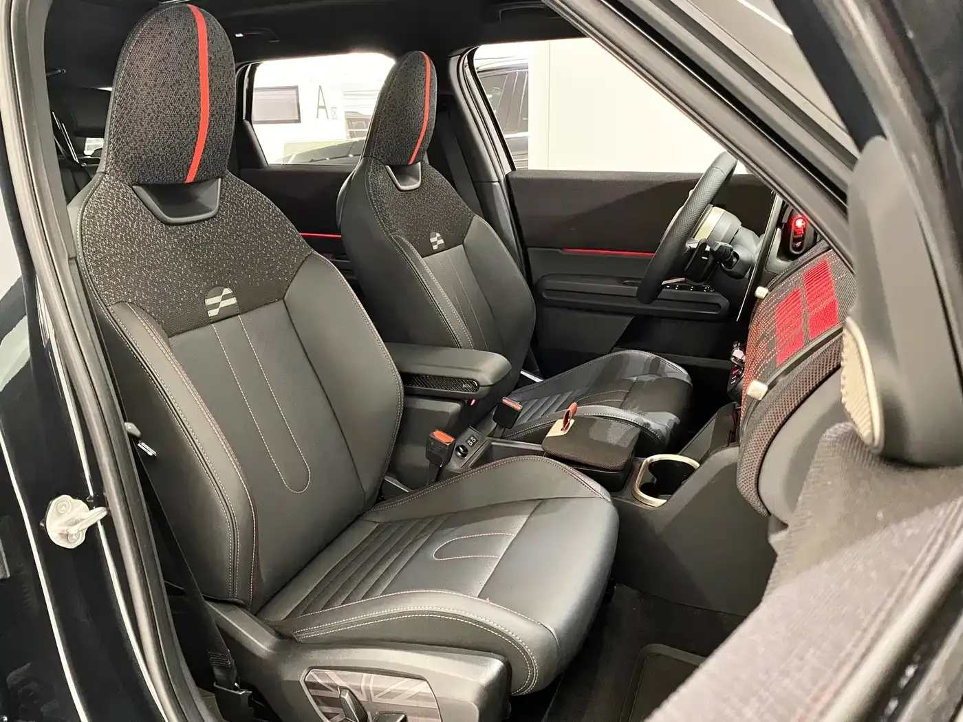 MINI MINI JCW COUNTRYMAN 2024 2.0T JOHN COOPER WORKS — Фото автомобиля 14