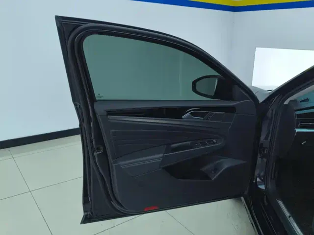 Volkswagen Passat — Фото автомобиля 7