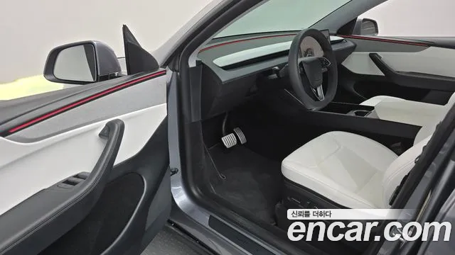 Tesla Model Y — Фото автомобиля 9
