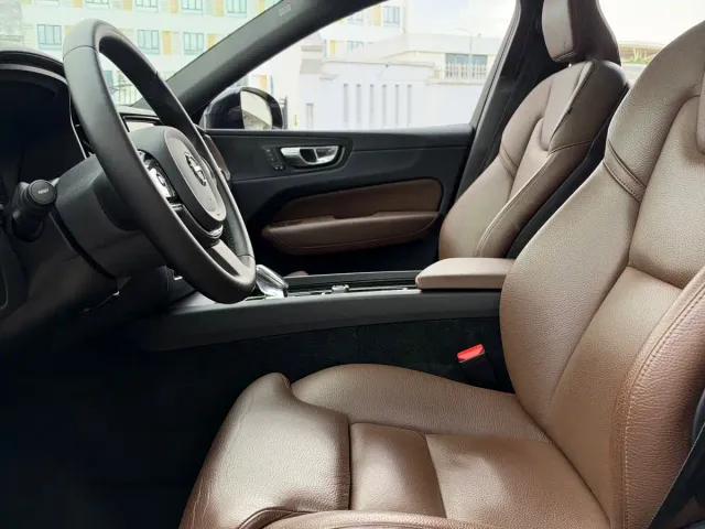 Volvo XC60 — Фото автомобиля 7