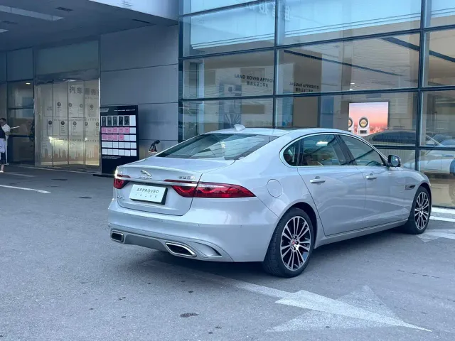 Jaguar XFL — Фото автомобиля 10