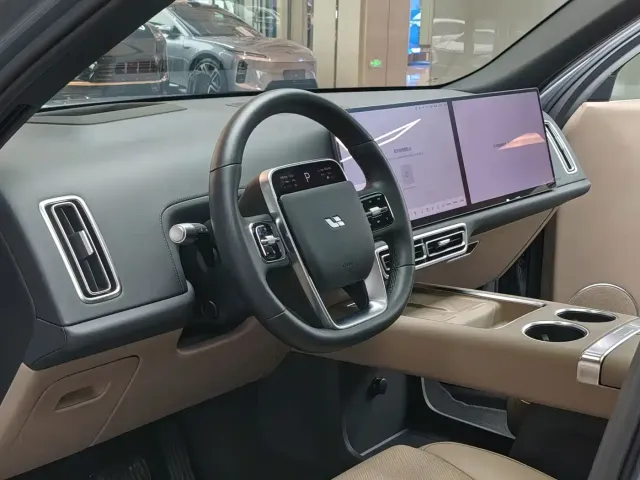 Li Auto Li L8 2025 Max Smart Renewal Edition — Фото автомобиля 11