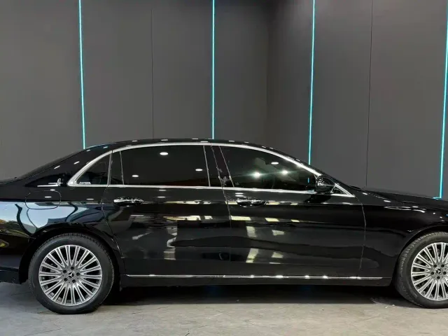 Mercedes-Benz E-Class — Фото автомобиля 4