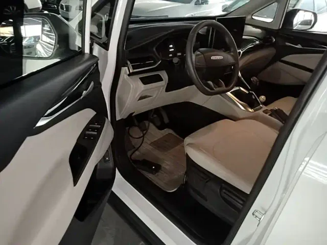 Maxus G50 — Фото автомобиля 15