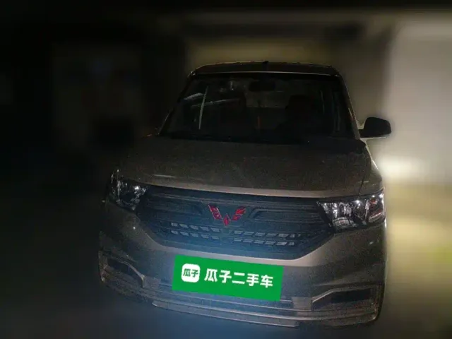 Wuling Hongguang V — Фото автомобиля 2