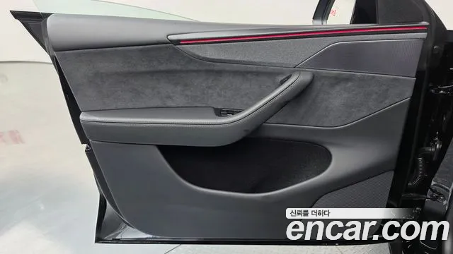 Tesla Model Y — Фото автомобиля 13