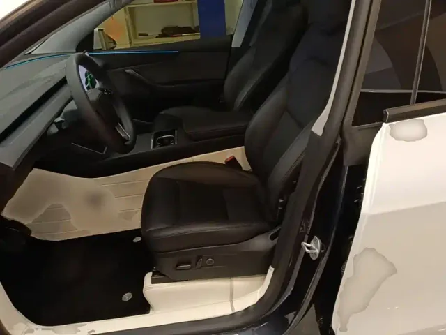 Tesla Model Y — Фото автомобиля 14