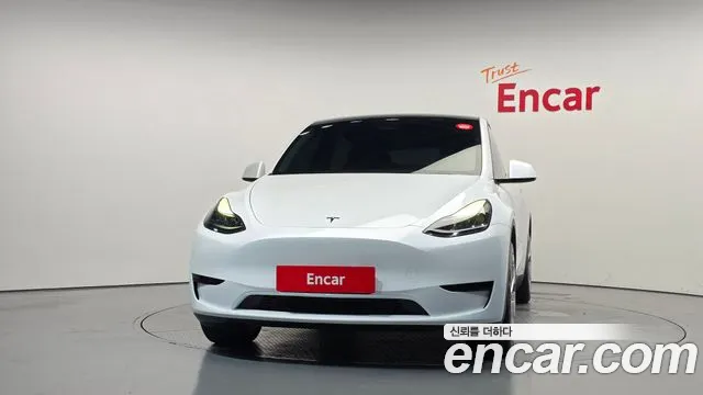 Tesla Model Y — Фото автомобиля 3