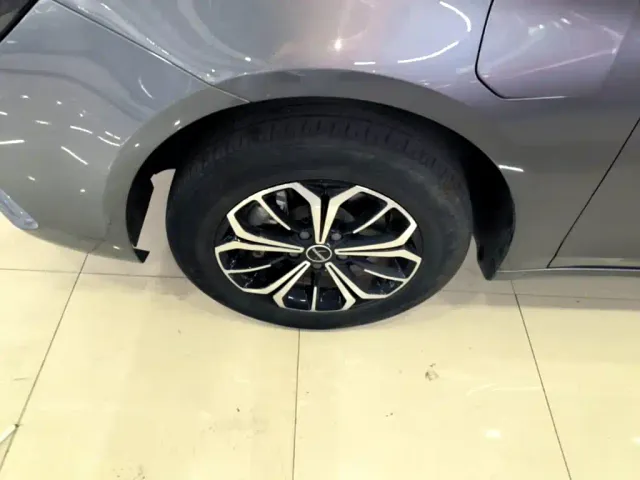 Roewe i6 MAX EV — Фото автомобиля 22