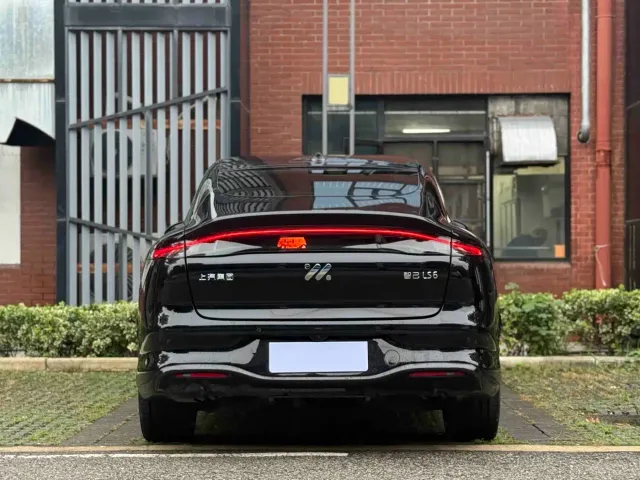 IM Motors LS6 — Фото автомобиля 8