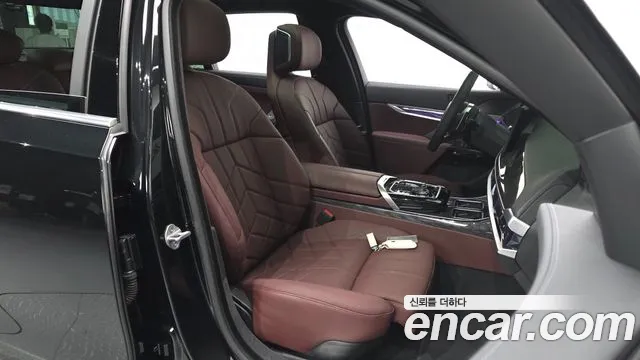 BMW 7 Series G70 — Фото автомобиля 16