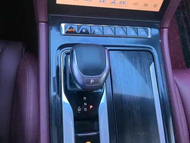 Hongqi H5 — Фото автомобиля 16