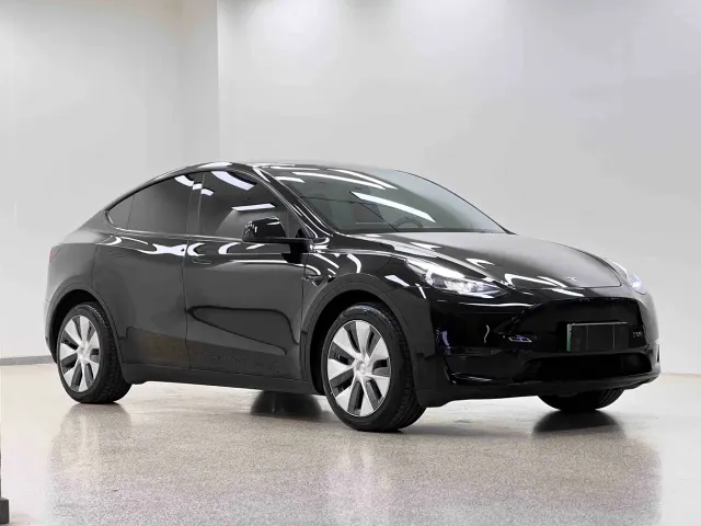 Tesla Model Y — Фото автомобиля 3