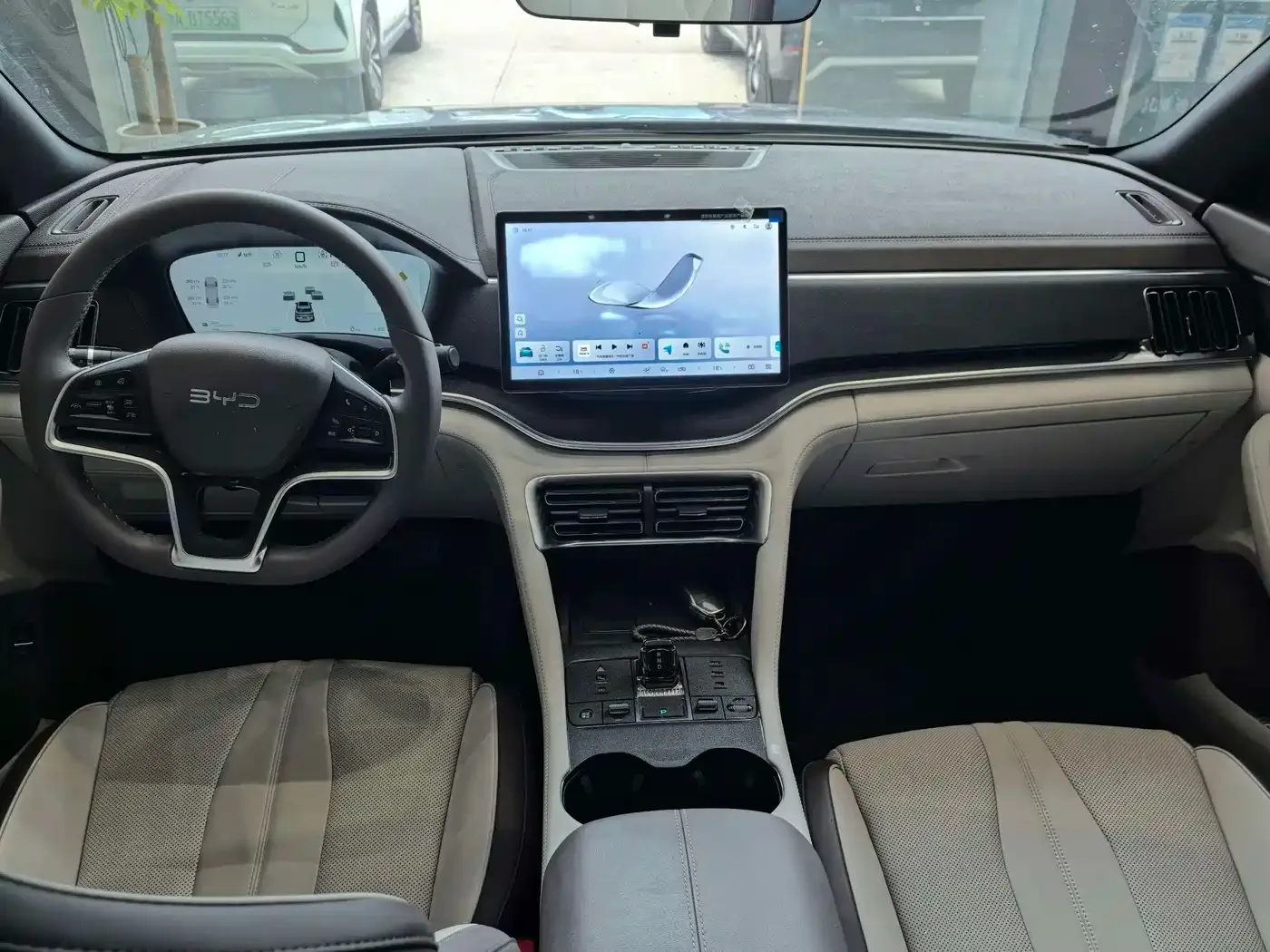 BYD Song PLUS PHEV 2025 DM-i 112KM Honor — Фото автомобиля 11