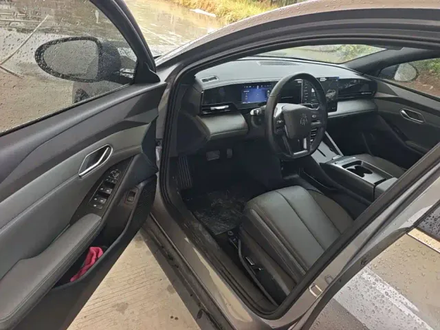 BYD Qin L — Фото автомобиля 15