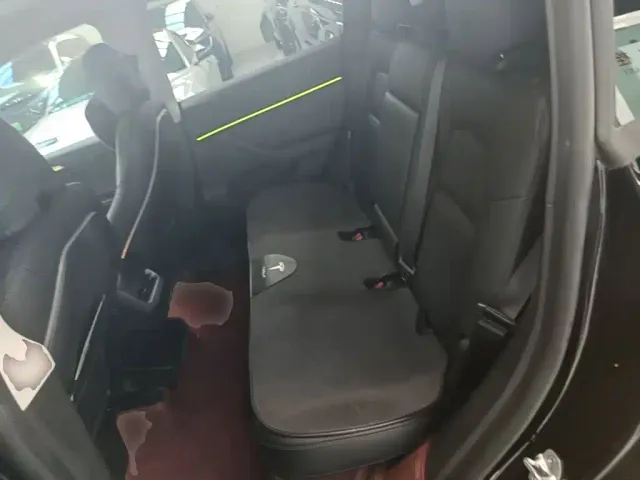 Tesla Model Y — Фото автомобиля 16