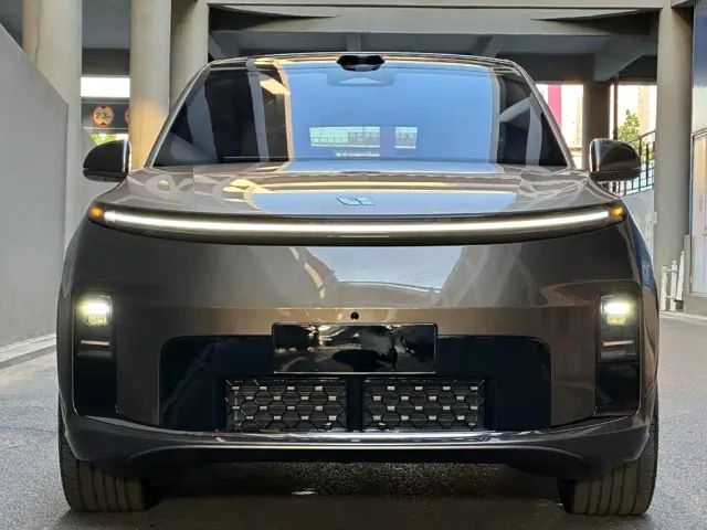 Li Auto Li Xiang L9 2026 Base Model — Фото автомобиля 2