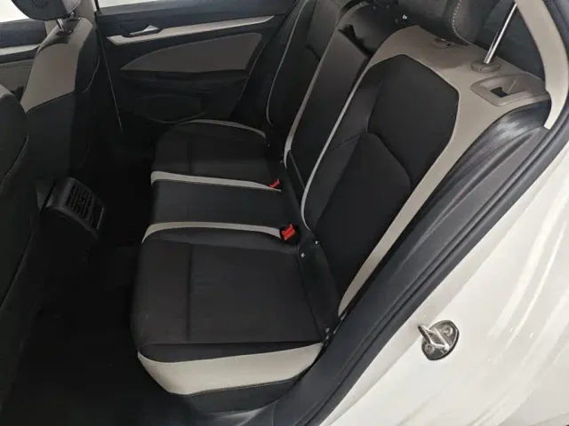 Volkswagen Golf — Фото автомобиля 16