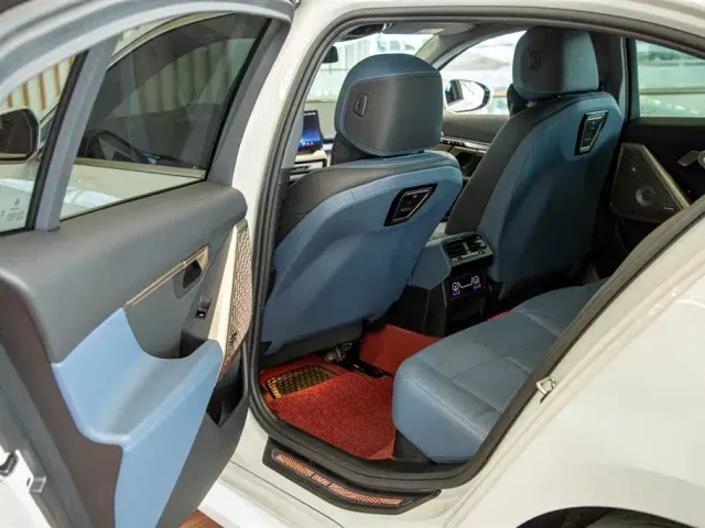 BMW 5 Series — Фото автомобиля 16