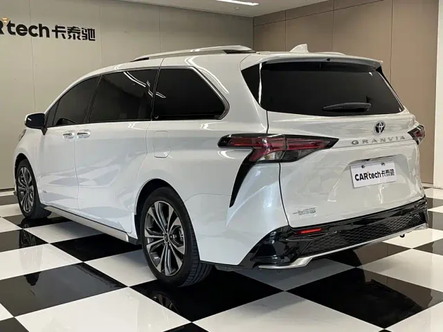 Toyota Granvia — Фото автомобиля 7