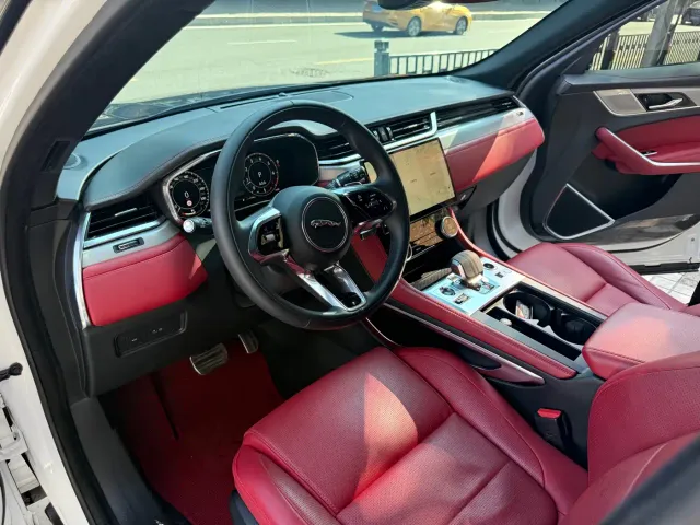 Jaguar F-Pace — Фото автомобиля 7