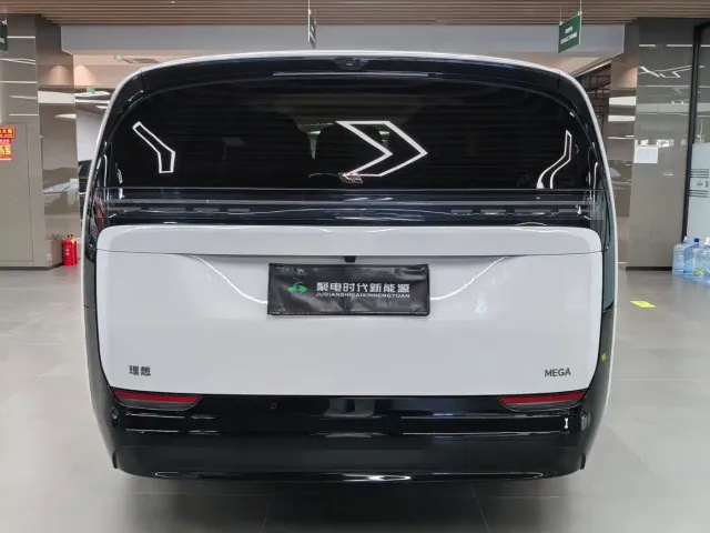 Li Auto MEGA — Фото автомобиля 8