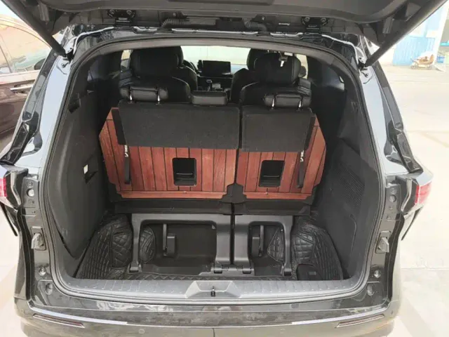 Toyota Sienna — Фото автомобиля 18