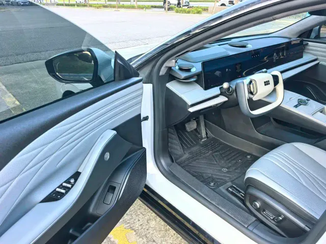 Geely Galaxy E8 — Фото автомобиля 8
