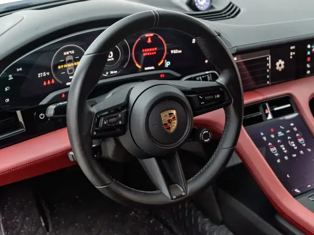 Porsche Taycan — Фото автомобиля 14