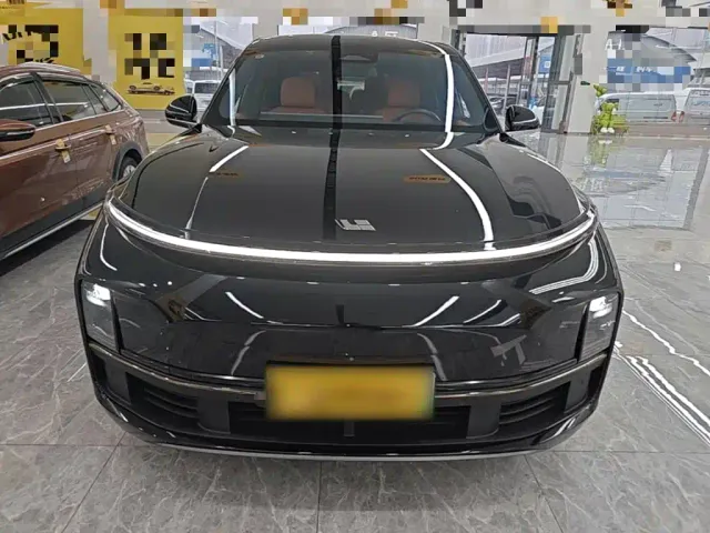 Li Auto L8 — Фото автомобиля 2