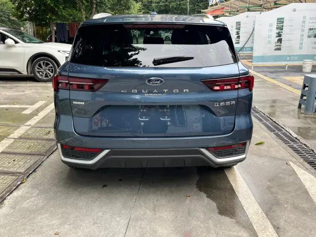 Ford Lingrui — Фото автомобиля 5