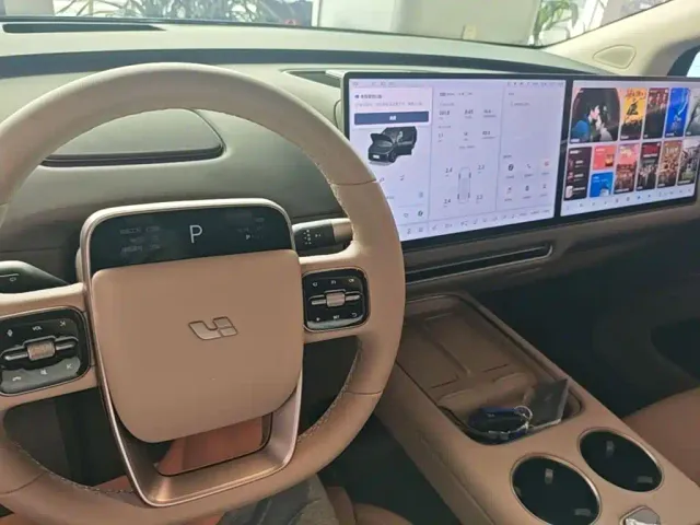 Li Auto i8 — Фото автомобиля 9