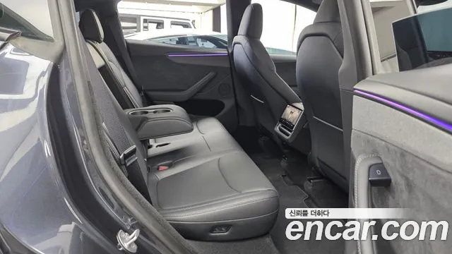 Tesla Model Y — Фото автомобиля 17