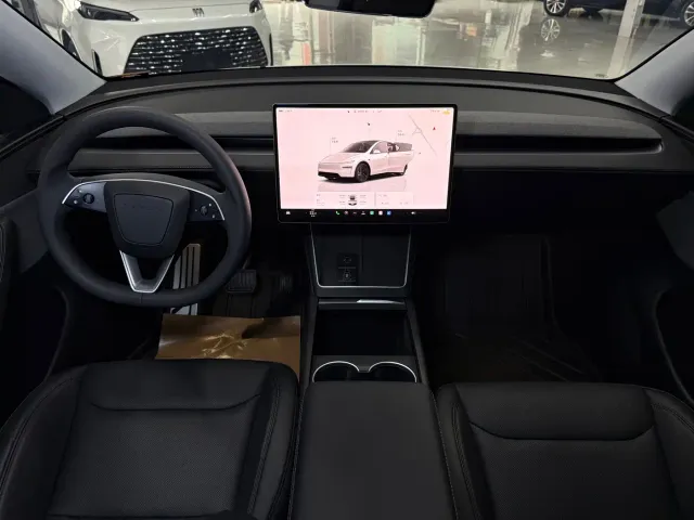 Tesla Model Y — Фото автомобиля 9