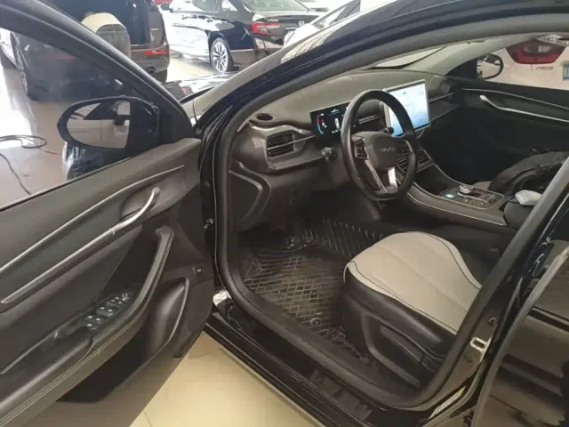 BYD Destroyer 05 2024 Glory Edition DM-i 55KM Luxury — Фото автомобиля 15