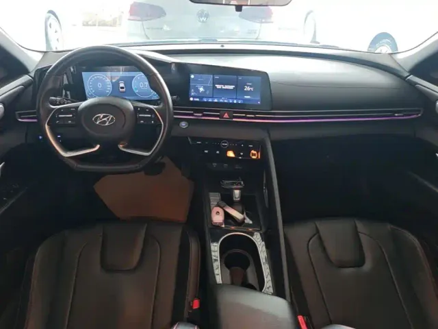 Hyundai Elantra — Фото автомобиля 9