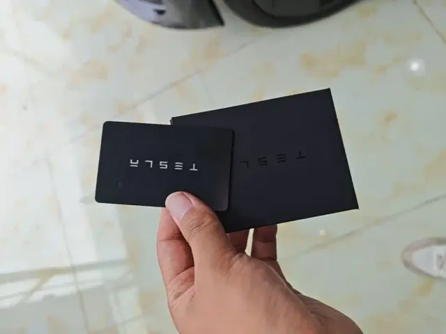 Tesla Model 3 — Фото автомобиля 8
