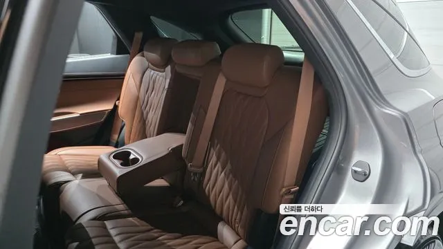 Genesis GV70 2.5T Бензин AWD — Фото автомобиля 12