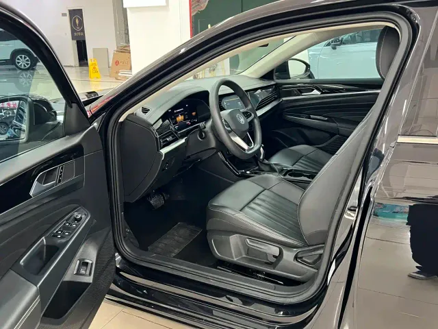 Volkswagen Passat — Фото автомобиля 4