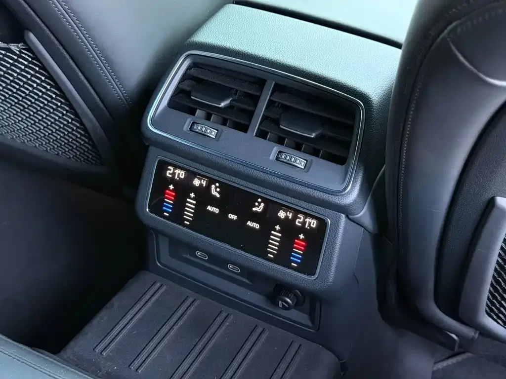 Audi Audi RS 6 2022 RS 6 4.0T Avant — Фото автомобиля 30