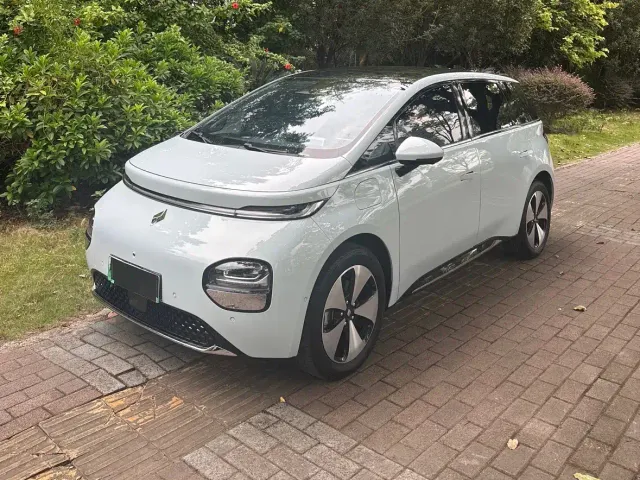 Фотография автомобиля — Baojun Cloud