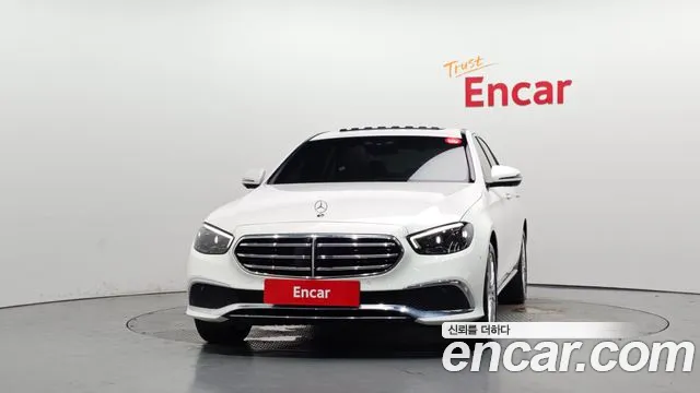 Mercedes-Benz E-Class — Фото автомобиля 3