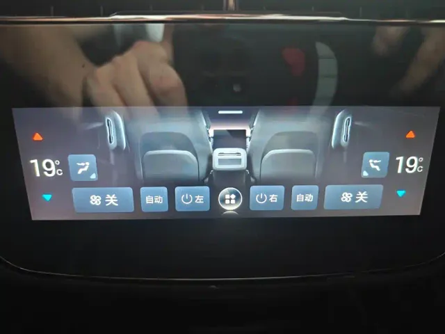 Denza Z9GT — Фото автомобиля 18