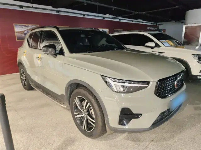 Volvo XC40 — Фото автомобиля 21