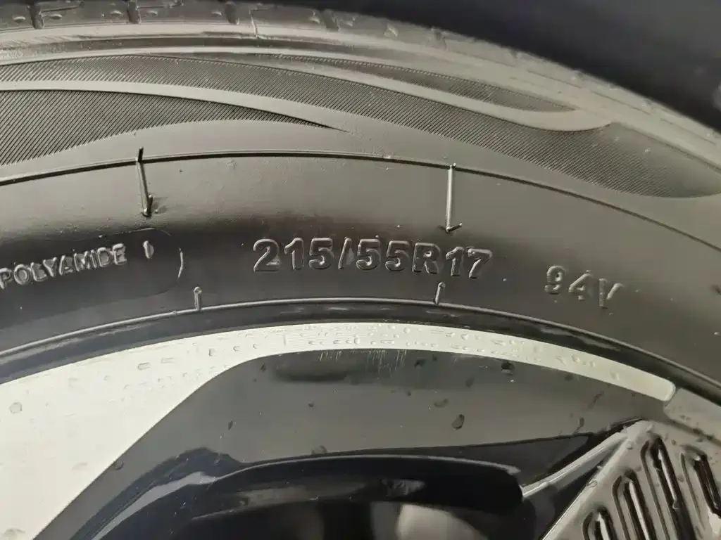 Geely Galaxy Galaxy L6 2023 125km MAX — Фото автомобиля 24