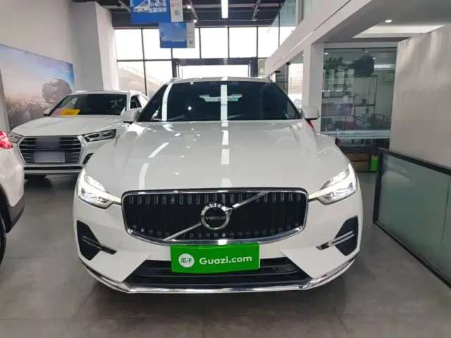 Volvo XC60 — Фото автомобиля 2