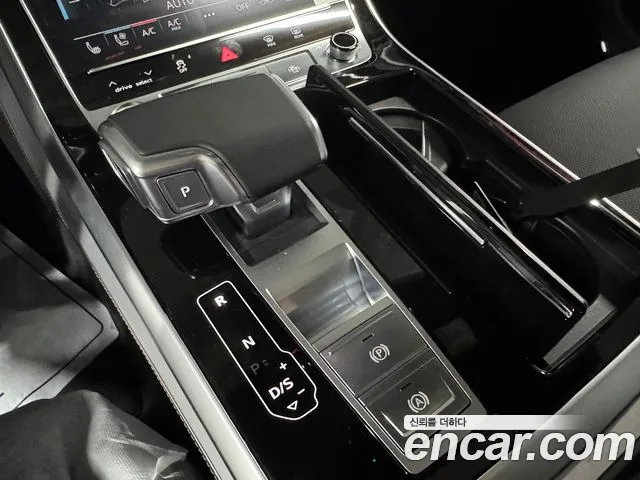Audi Q8 55 TFSI quattro Premium — Фото автомобиля 11