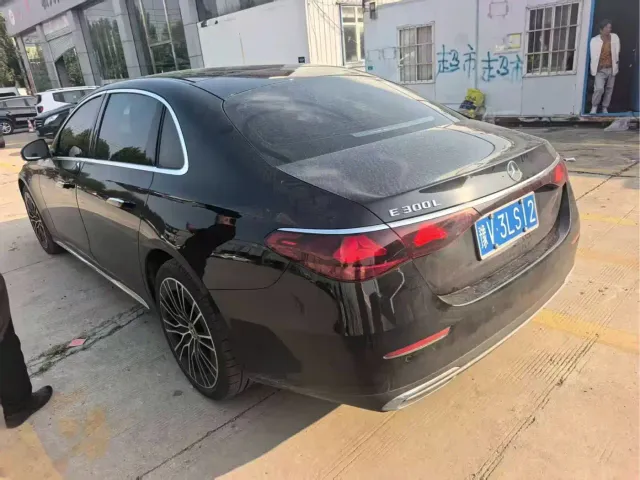 Mercedes-Benz E-Class — Фото автомобиля 4